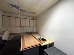 Lucky Plaza (D9), Retail #570917991